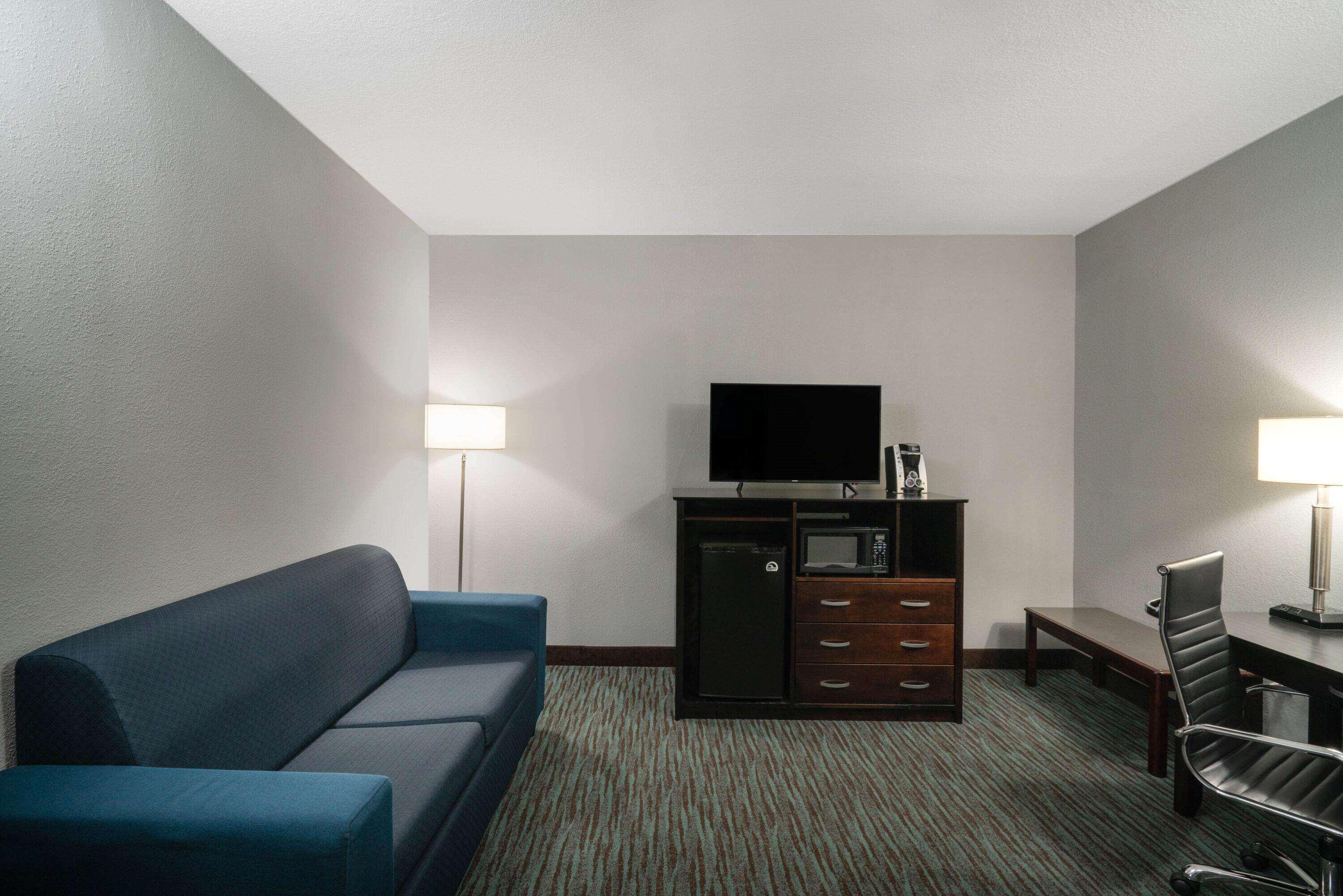 La Quinta By Wyndham East Hotel
